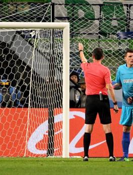 فيفا يؤكد استخدام تقنية الفيديو في التحكيم