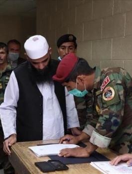 افغانستان وعناصر من طالبان 