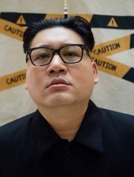 اعتقال شبيه زعيم كوريا الشمالية في سنغافورة وإخضاعه لتحقيق مطوّل