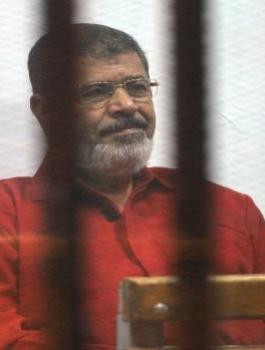 large-محمد-مرسي-يوجّه-رسالة-من-داخل-زنزانة-السجن-للمصريين-عشية-العيد-57ddf