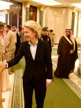 وزيرة الدفاع الالمانية في السعودية 
