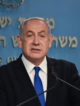 نتنياهو والمستشار الاسرائيلي 