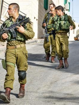 الاحتلال يخرب ممتلكات المواطنين في قرية مردة بسلفيت