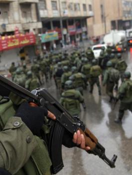 القبض على مطلوبين في الخليل 