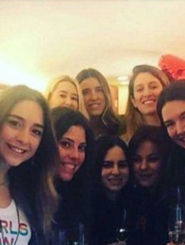 صورة ابنة الثري التركي ورفيقاتها الاخيرة