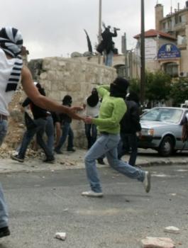 إصابات واعتقالات بمواجهات بالقرب من رام الله والبيرة