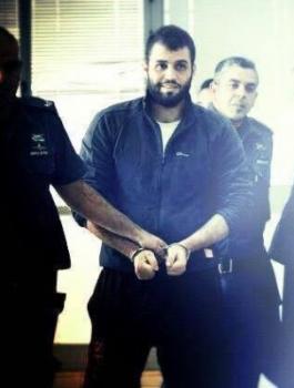 الاحتلال يسلم عائلة الأسير غانم إخطاراً بدفع مليون شيقل