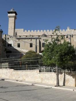 وزير الاقتصاد الاسرائيلي يقتحم المسجد الابراهيمي 