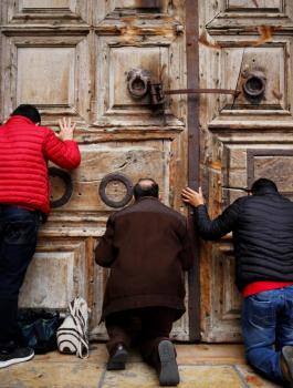 اغلاق كنيسة القيامة في القدس 