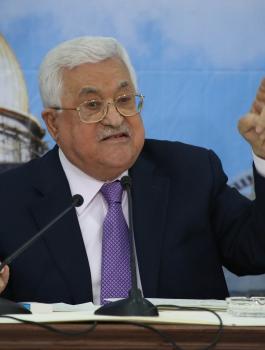 عباس وقانون التقاعد 