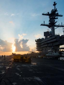 حاملة الطائرات الأمريكية