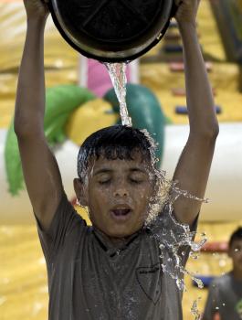 الدفاع المدني يحذر المواطنين من الموجة الحارة التي تضرب المنطقة الجمعة