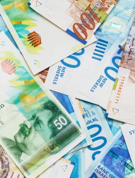 جاءت أسعار صرف العملات مقابل الشيكل، اليوم الاثنين، على النحو التالي:  الدولار الأمريكي: 3.53 شيكل  الدينار الأردني: 4.98 شيكل  اليورو الأوروبي: 4.33 شيكل  الجنيه المصري: 0.19 شيكل