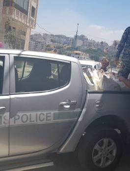 اغلاق مصنع للحلويات في الخليل 