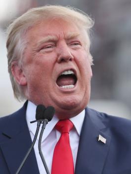 ترامب: الإيرانيون خرجوا للاحتجاج لأن الدولة تسرق أموالهم!