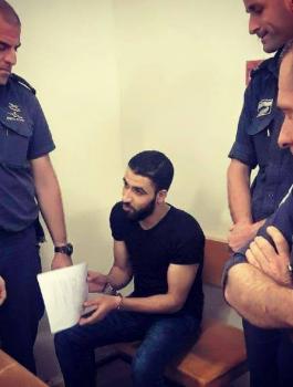 الاحتلال يسلم عائلة الأسير قمبع إخطاراً بهدم المنزل