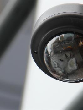 العثور على كاميرات مراقبة داخل حمامات جامعة عربية مشهورة 