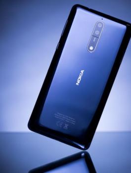NOKIA 8 