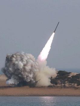 اطلاق صاروخ باليستي من اليمن باتجاه السعودية 