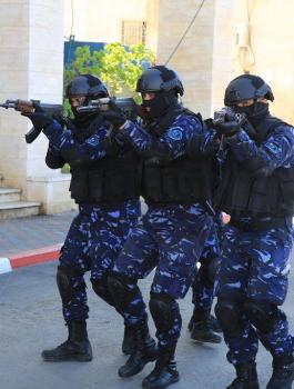 القبض على مطلوب فار من العدالة 