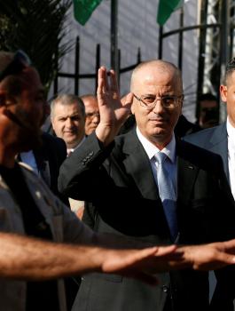 الحمد الله يدعو إلى اتخاذ إجراءات بحق الدول التي تنقل سفارتها إلى القدس