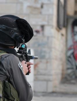 نصب قناصة اسرائيليين في عمارة سكنية بجنين 