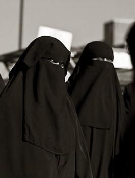 الاعتداء على نساء في مكة المكرمة 