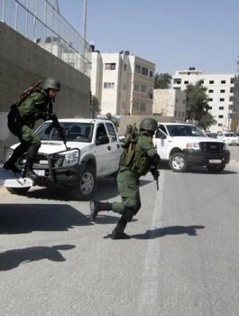 القبض على مطلوبين في نابلس 