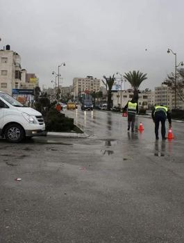 فحص سيارات في الضفة الغربية 