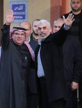 السفير العمادي يغادر غزة 