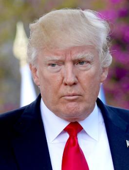 ترامب يواجه انتقادات شديدة لعدم إدانته أنصار "سيادة العرق الأبيض " 