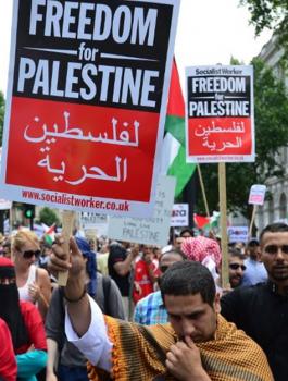 وقفة تضامن بلندن دعما لإضراب الأسرى الفلسطينيين 
