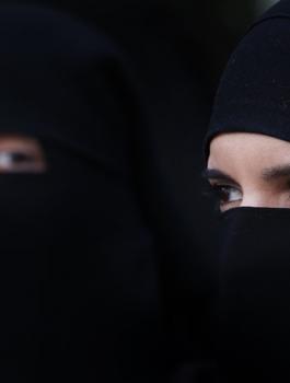 بلجيكا ترحّل دنماركية بسبب "النقاب"