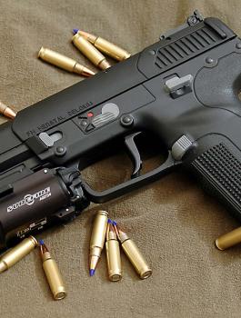 240323_fn-five-seven_oruzhie_weapon_1680x1050_(www.GdeFon.ru)