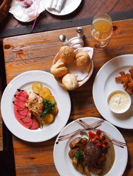 مطعم عربي يقدم طعامه بشكل مجاني للفقراء على مدار السنة