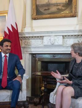 امير قطر ورئيسة وزراء بريطانيا 