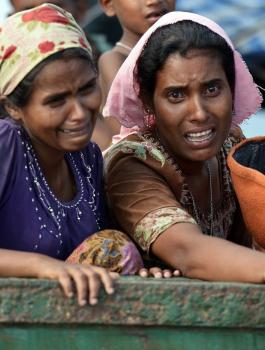 لاجئة روهنغية : ألقى البورميون ابني في النار واغتصبوني