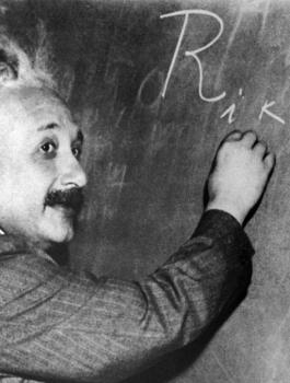 فتى بريطاني خارق يتغلب على آينشتاين وهوكينغ بالذكاء 