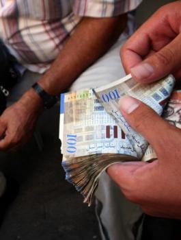 أسعار صرف العملات مقابل الشيقل اليوم الجمعة