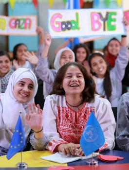 الاتحاد الاوروبي والاونروا واللاجئيين الفلسطينيين 