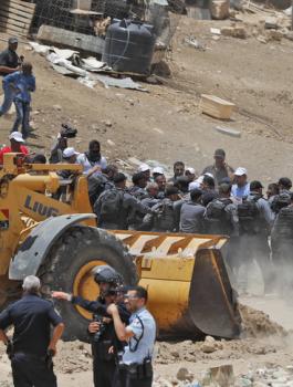 اسرائيل والخان الاحمر 