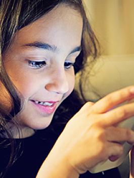 انتحار طفلة بسبب الهواتف المحمولة 