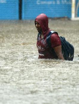 مصرع هنود جراء السيول 