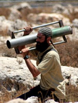 مستوطن يطلق النار على مواطنين قرب جنين 