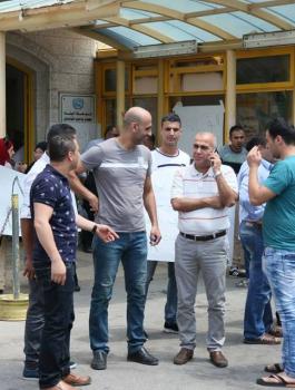 الأونروا تغلق مستشفى قلقيلية وسط رفض كبير