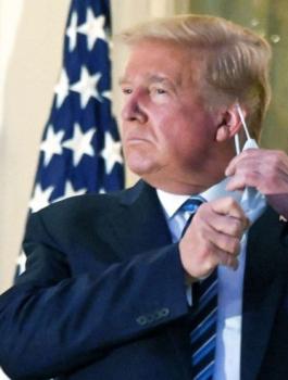 ترامب والبيت الابيض وفيروس كورونا 