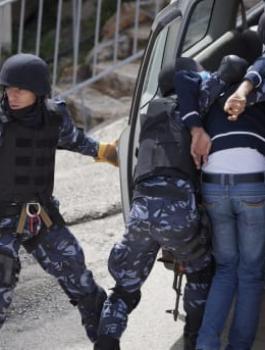 القبض على مدراس صفحة في نابلس 