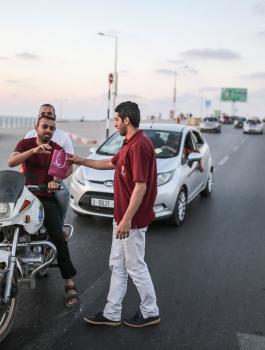 بنك فلسطين والاسر المحتاجة في غزة 