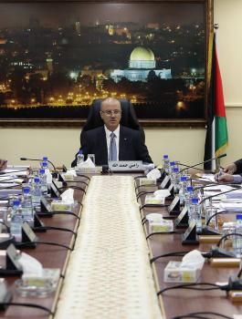  عودة جميع الموظفين المعينين قبل الانقسام الى عملهم 