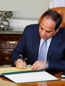 السيسي-يوقع-e1545917359360